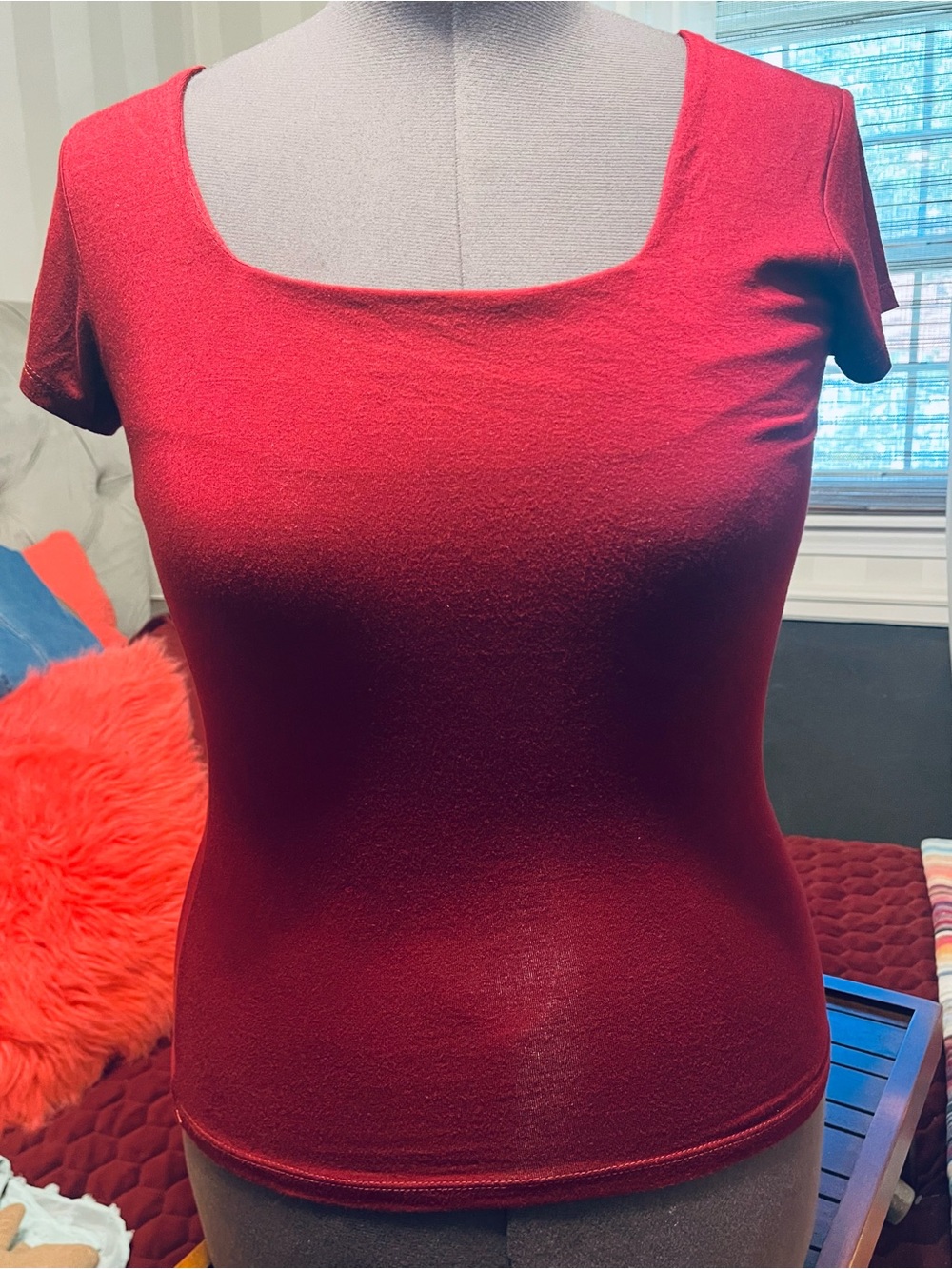 Women's Red Square Neck Short Sleeve Top